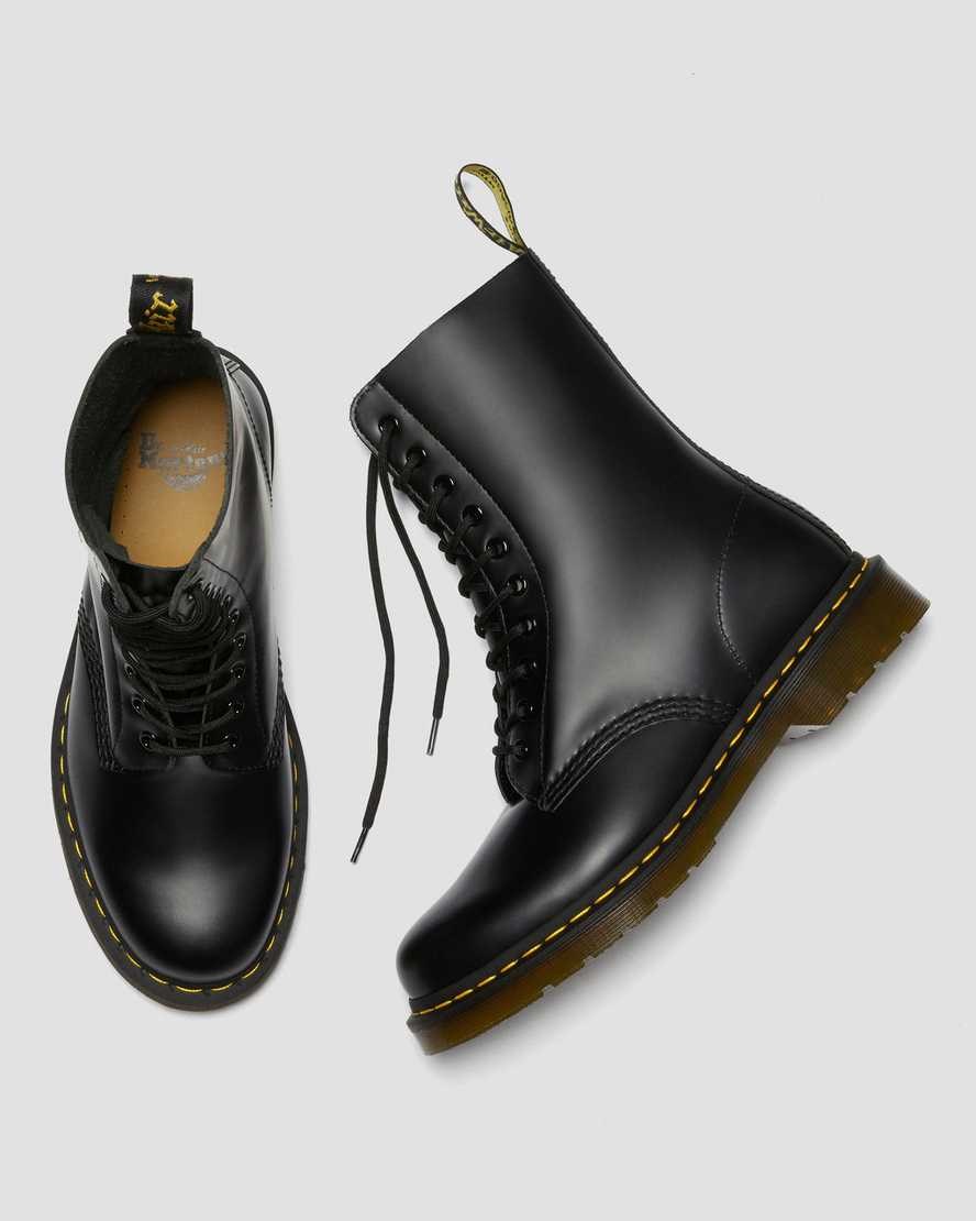 Men's Dr Martens 1490 Smooth Leather Ankle Boots Black Smooth Leather | 698BIUXTL