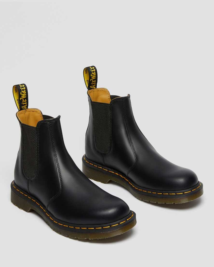 Men's Dr Martens 2976 Yellow Stitch Smooth Leather Chelsea Boots Black Smooth Leather | 172UGERNL