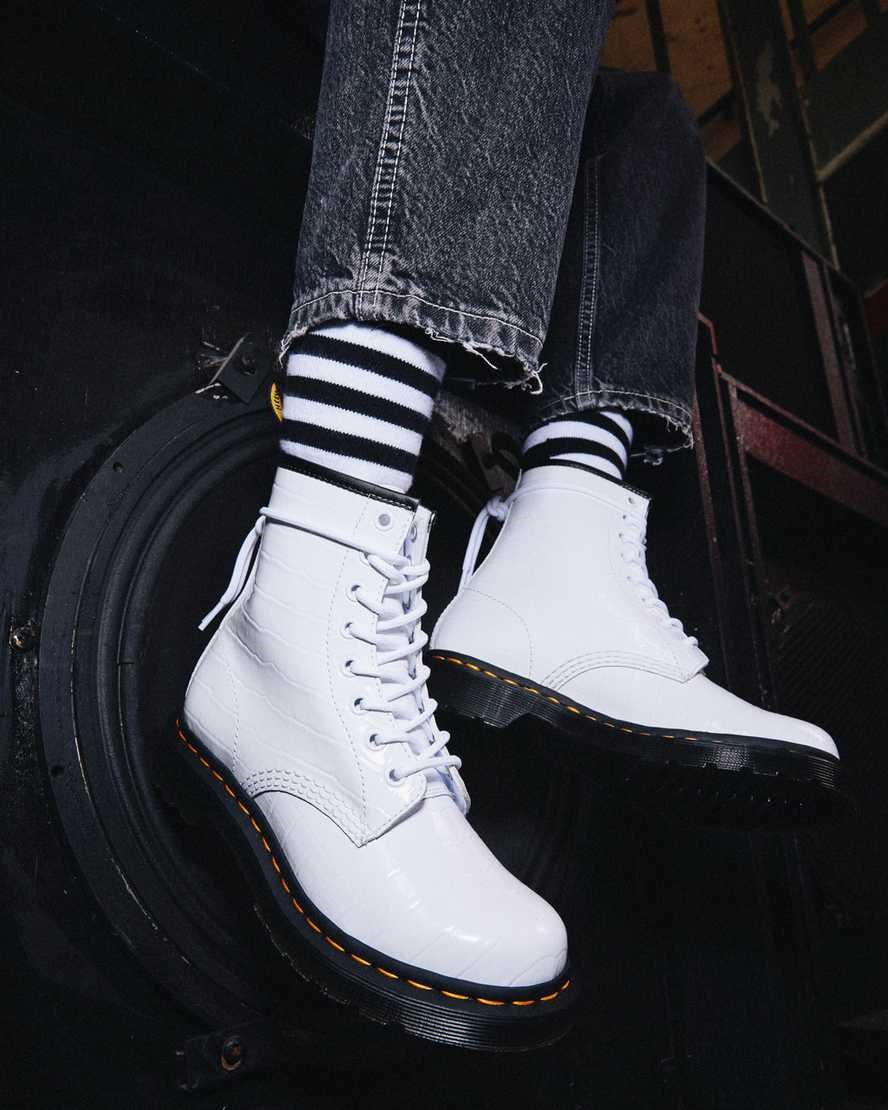 Women's Dr Martens 1460 Patent Croc Emboss Leather Patent Boots White Patent Lamper Croc | 671IOSETP