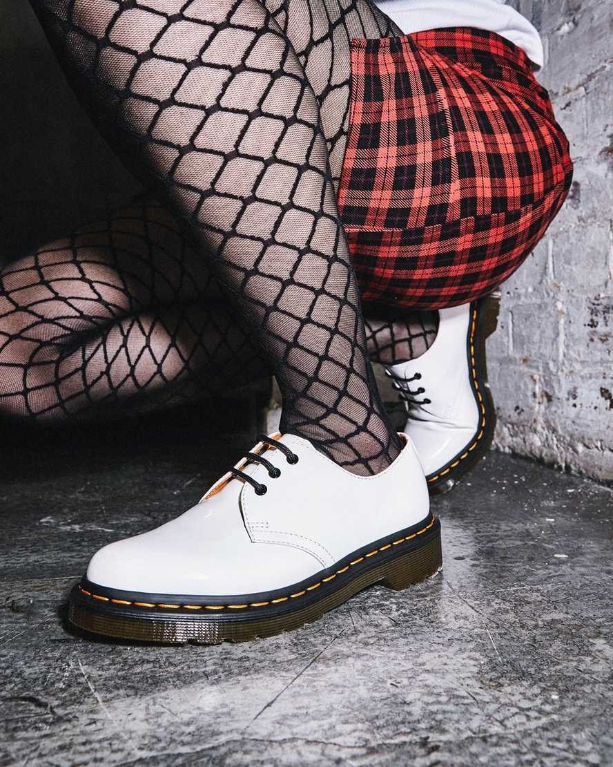 Women's Dr Martens 1461 Patent Leather Oxford Shoes White Patent Lamper | 897STPEHX